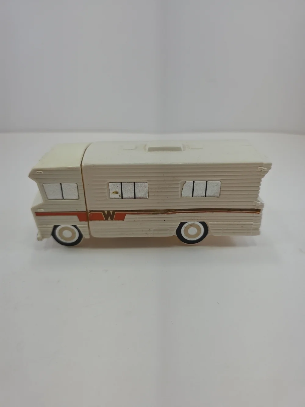 Vintage Avon Winnebago Motor Home Decanter Wild Country After Shave RV Figural